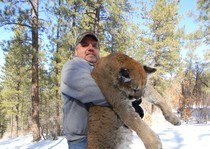 <p>New Mexico mountain lion hunting clients with H&A Outfitters Inc.</p>